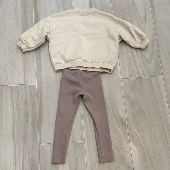 Zara 4T Kids Button Down Sweatshirt Beige and Beige Leggings Outfit - Picture 8 of 11